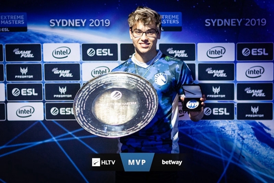 77岁电竞战队揭秘游戏魅力